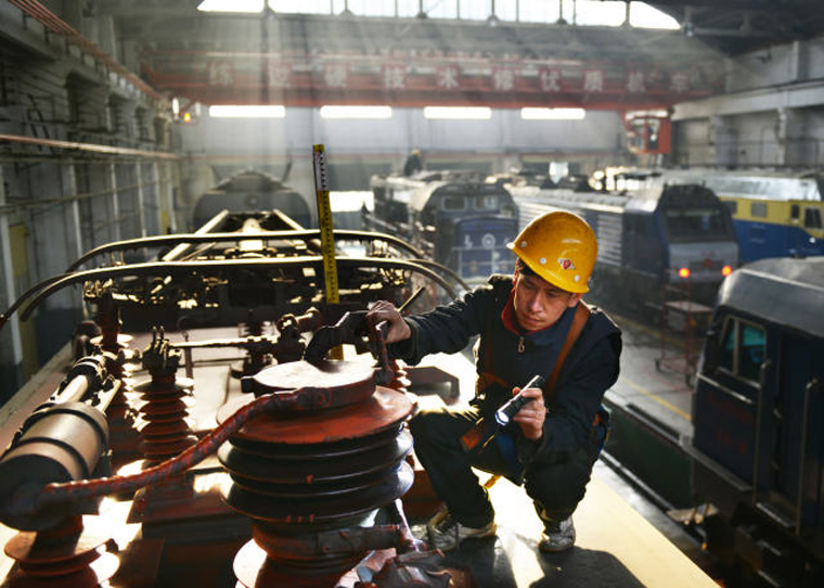 Mine Electric Locomotive Routine Maintenance