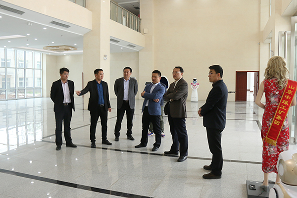 Leaders of Ministry of Commerce and Municipal Organization Department Visit Our Group