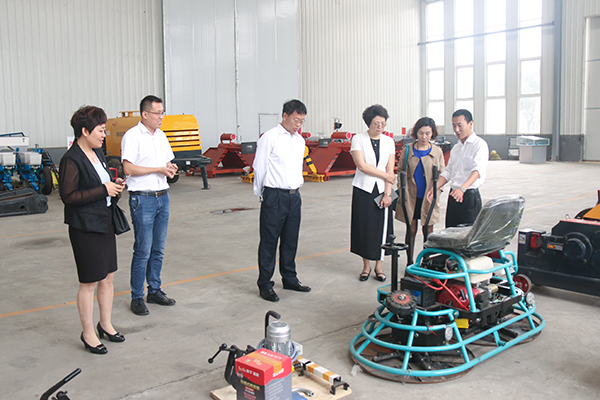 Warmly Welcome Leadership of City Center for Educational Technology to Visit Our Group for Inspection