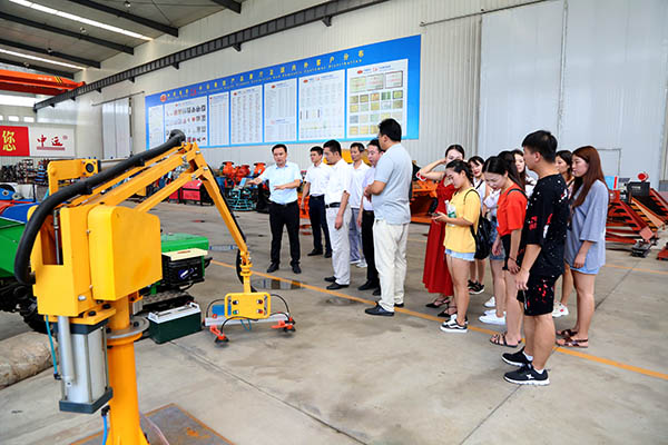 Warmly Welcome Outstanding Graduates Of Zaozhuang Science And Technology Vocational College To Visit China Coal Group